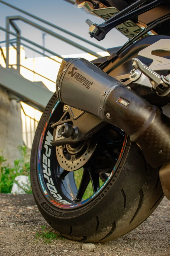 Motorcycle rear tire and brake disc